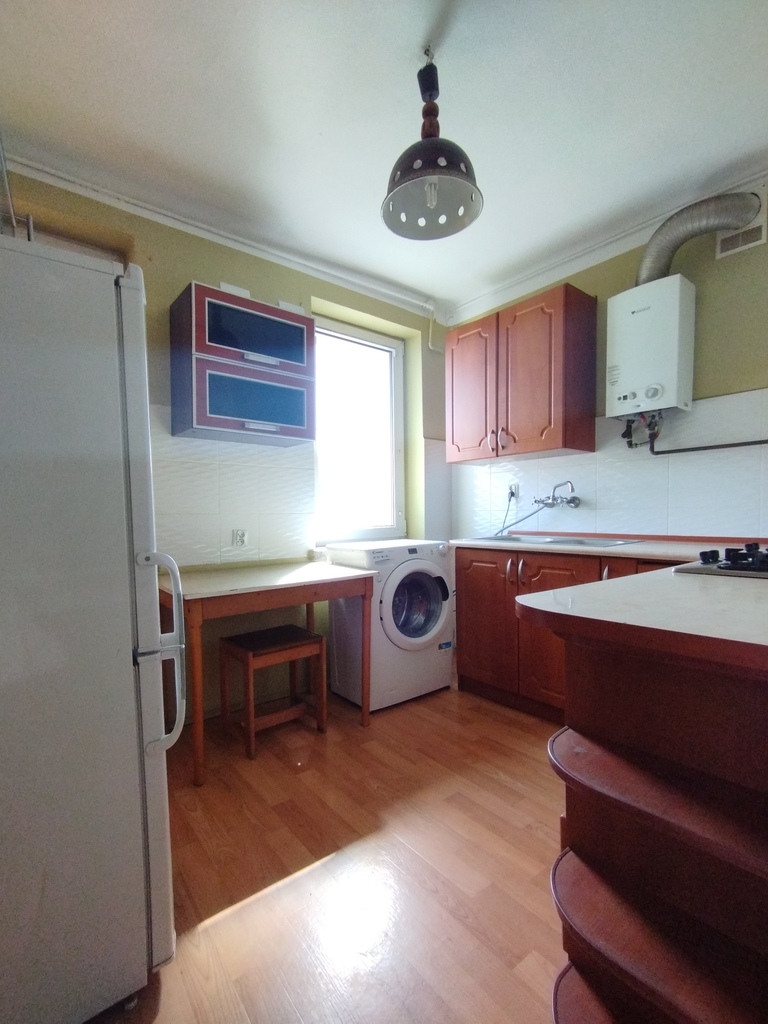 Mieszkanie w centrum/ 4 pokoje/ II piętro