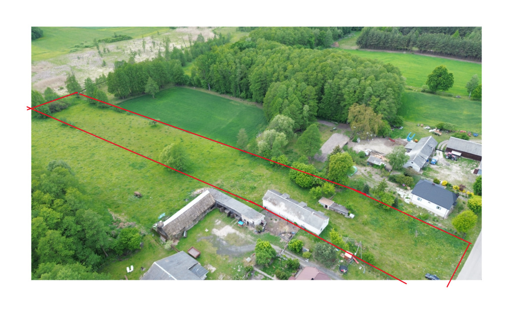 Działka z zabudowaniami – 7900 m² w Mory
