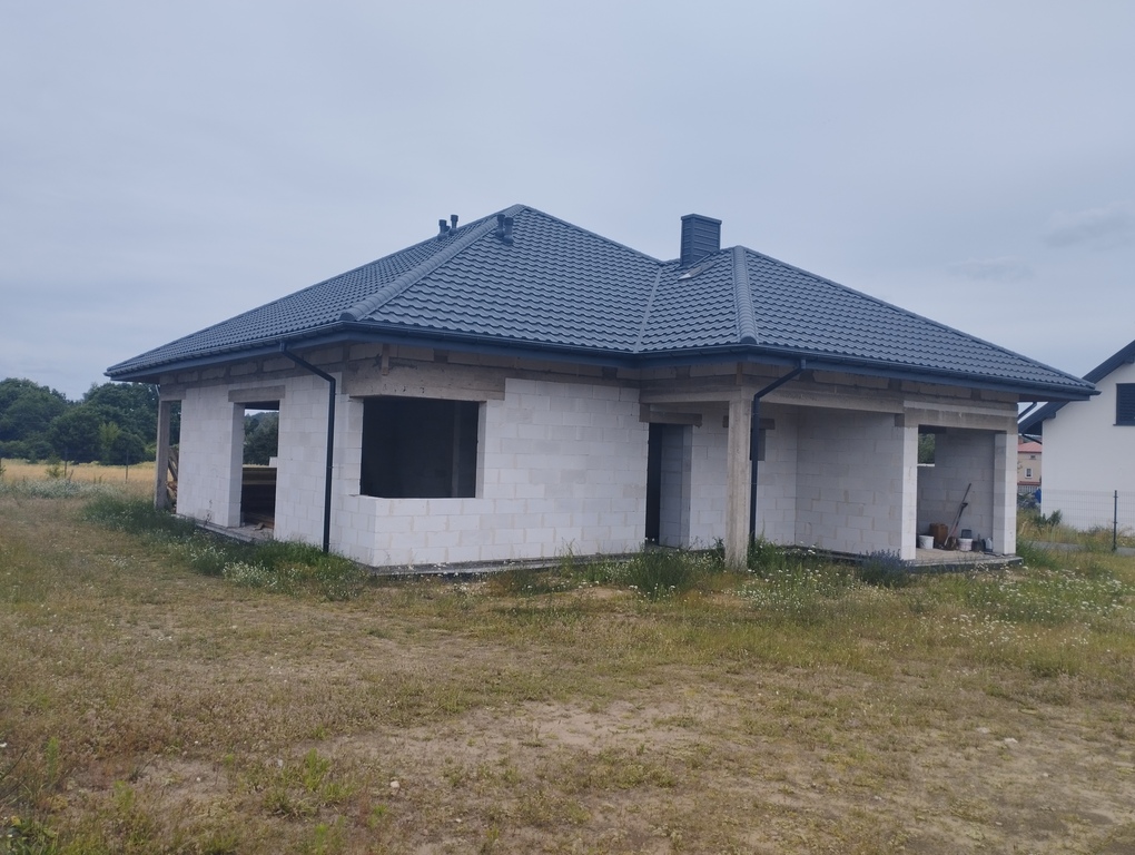 Dom wolnostojący w stanie surowym — zdjęcie 2