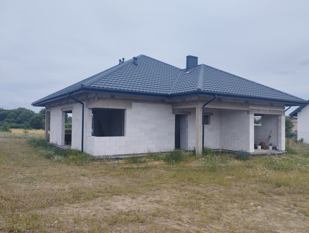 Dom wolnostojący w stanie surowym — zdjęcie 3