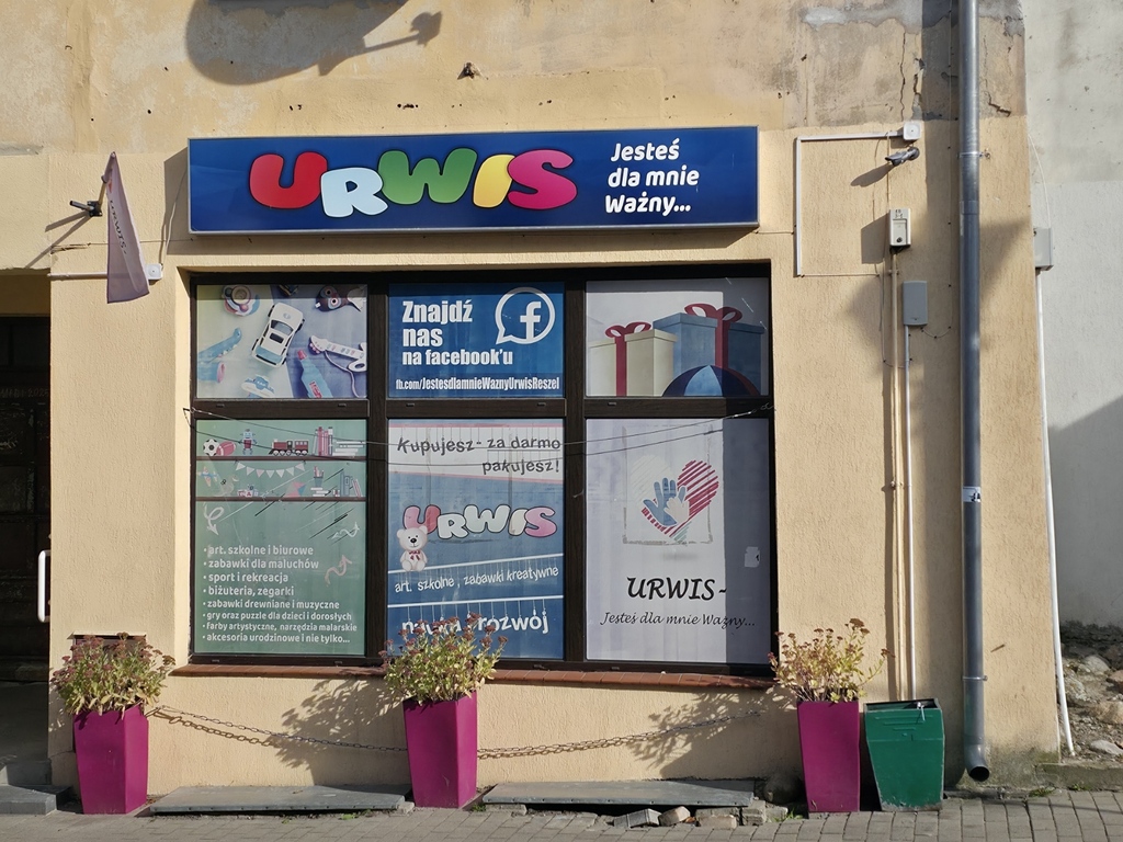 Atrakcyjny lokal handlowo-usług. w centrum Reszla — zdjęcie 2