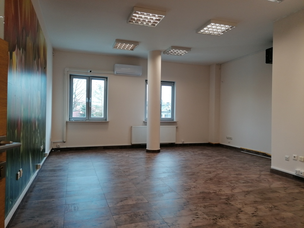 Lokal 40m2 przy węźle S17 biuro/usługi — zdjęcie 2