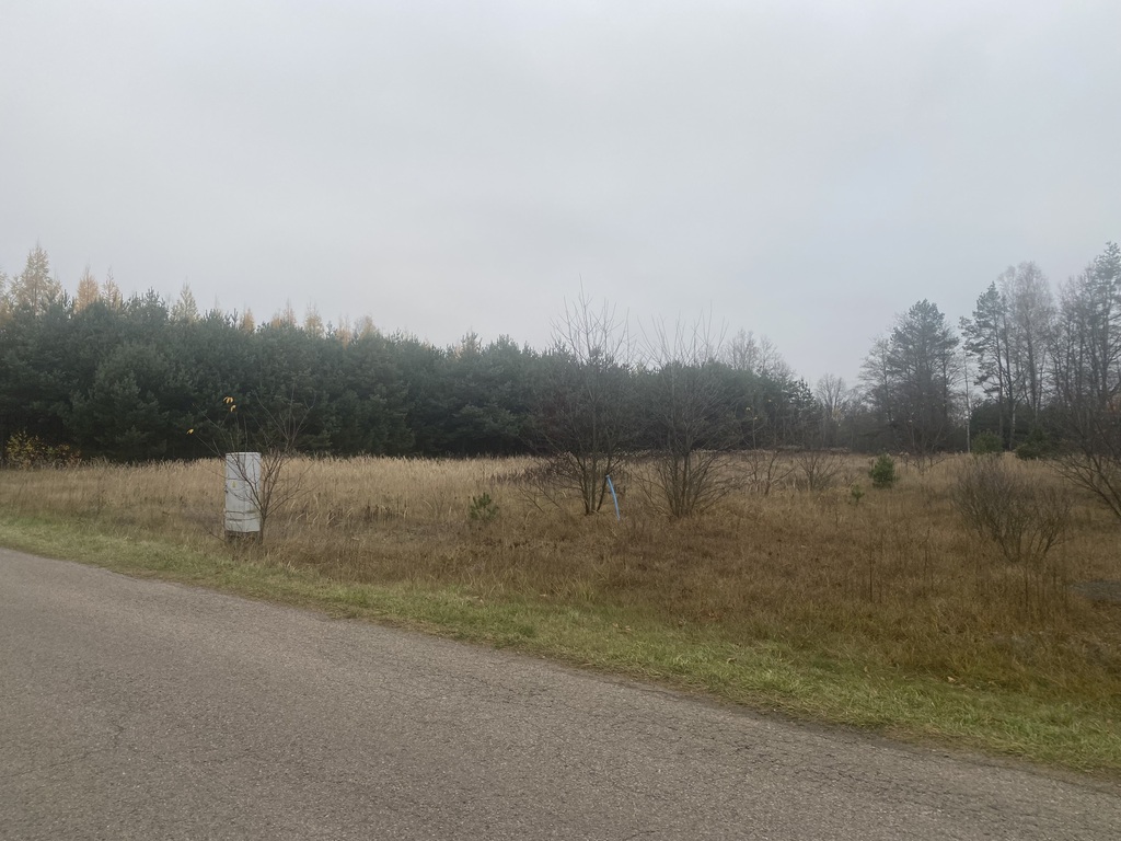 Atrakcyjna działka przy Lasach Janowskich — zdjęcie 2