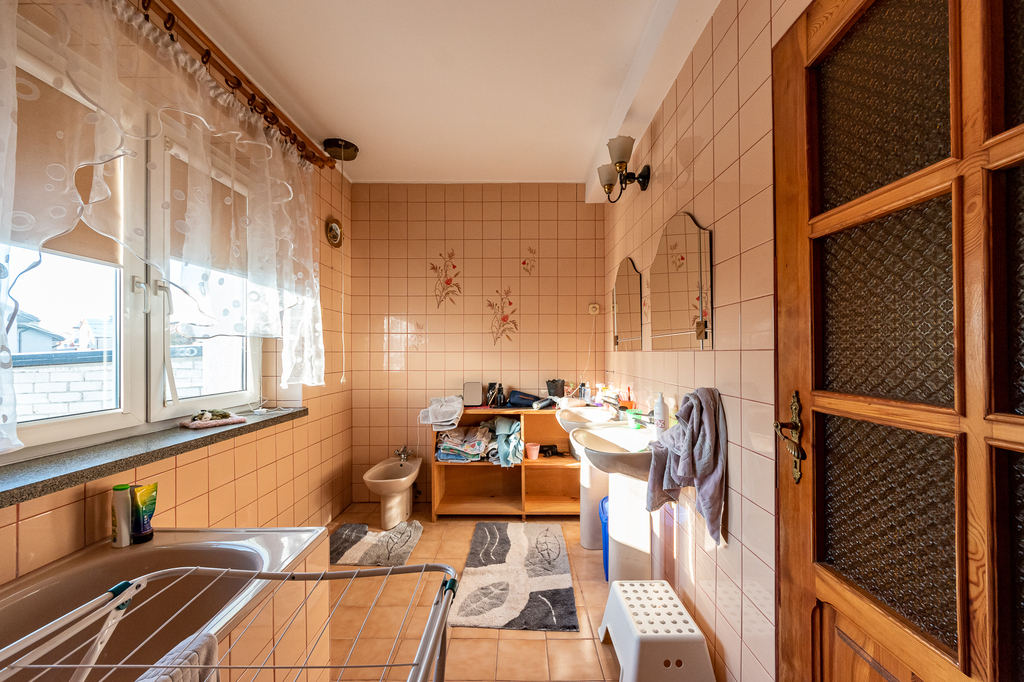 Dom wolnostojący o powierzchni 281 m² — zdjęcie 9