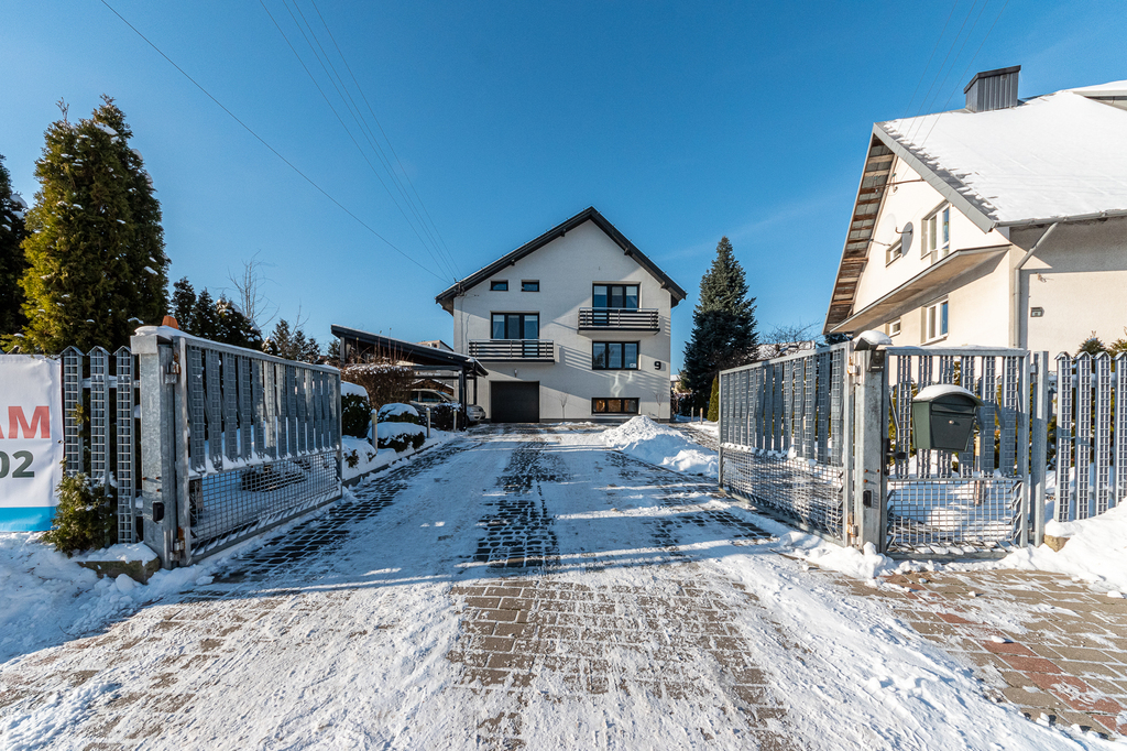 Dom wolnostojący o powierzchni 281 m² — zdjęcie 2