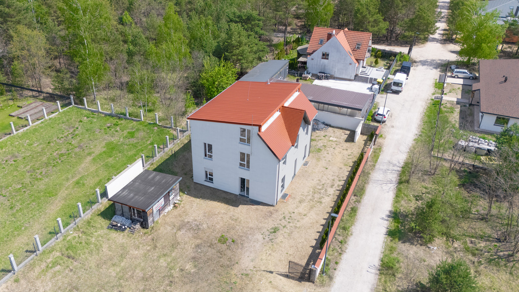 Dom wolnostojący 400 m², garaż, działka 638 m²