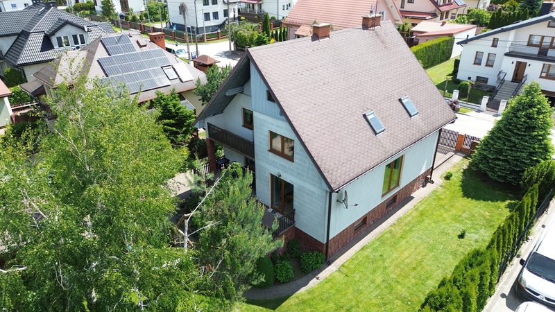 Komfortowy dom z garażem i ogrodem