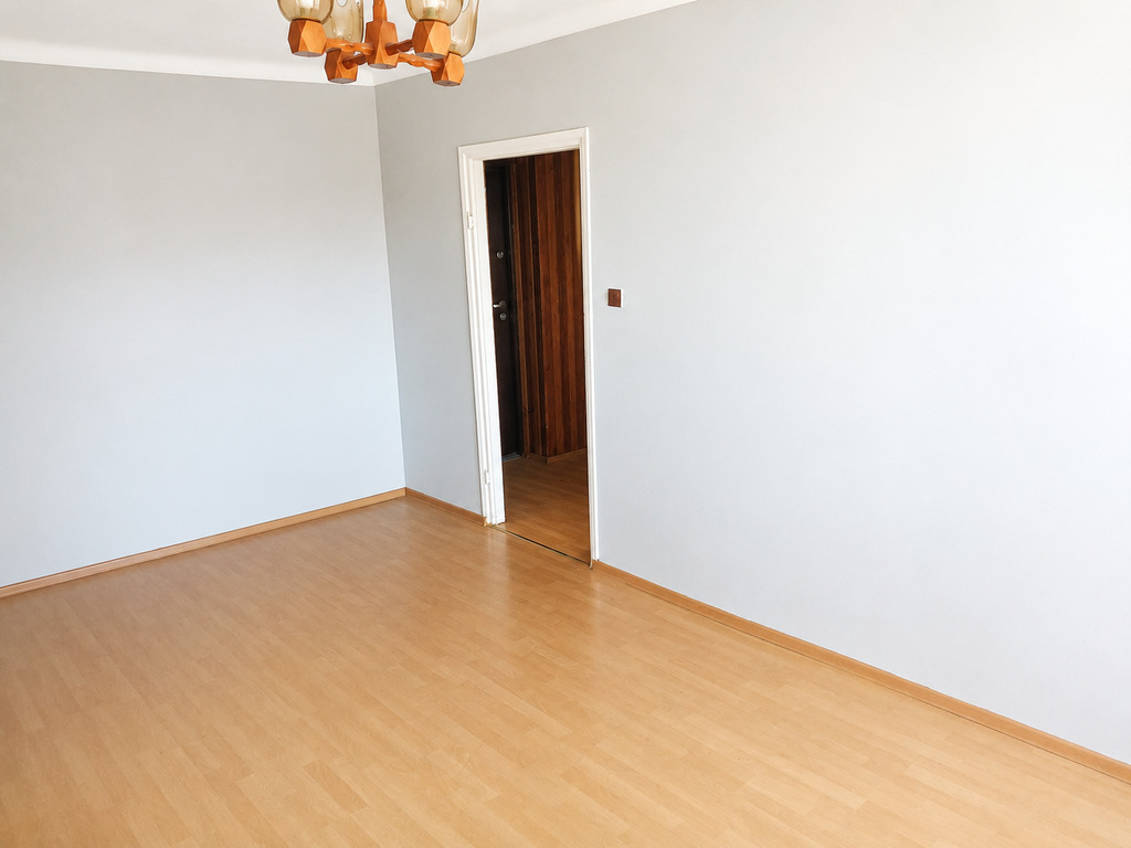 3 pokojowe mieszkanie z balkonem w centrum Płocka — zdjęcie 3