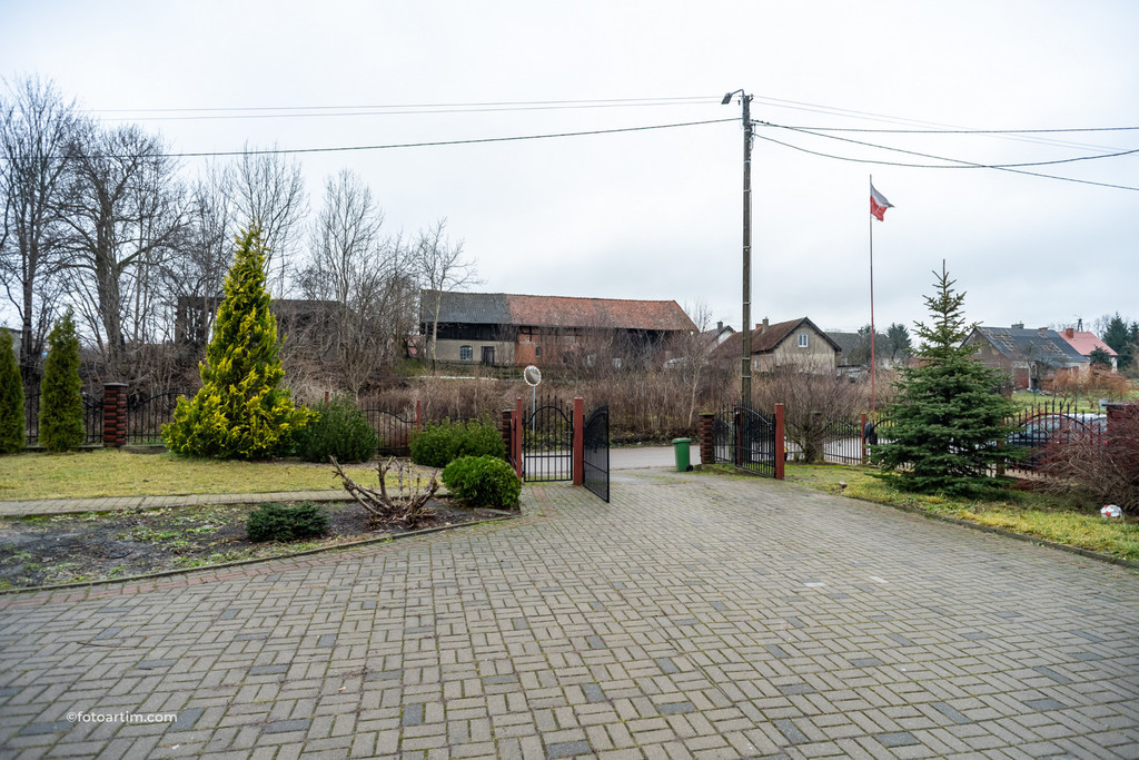 Dom z dużą działką — zdjęcie 17